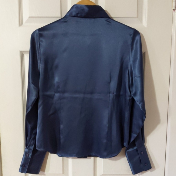 ❌SOLD❌VINTAGE BLUE SATIN BLOUSE - Picture 3 of 4